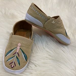 EUC Frye baby girl crib shoes size 4